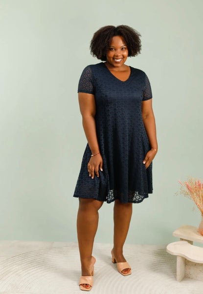 Vetistyle pitsimekko tummansininen