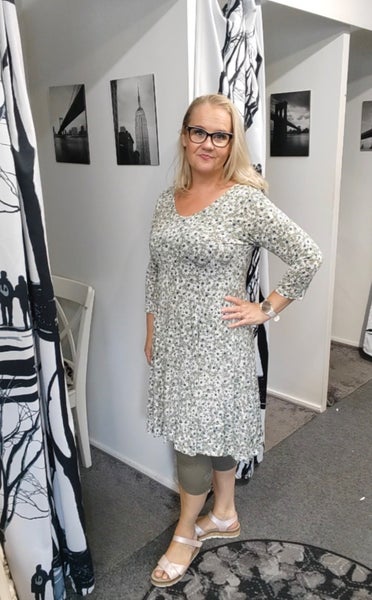 Joy's Kukkis mekko eri v&auml;reiss&auml;