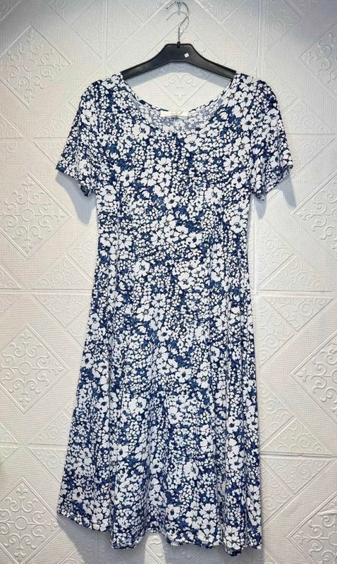 Joy's kukkamekko eri v&auml;reiss&auml;