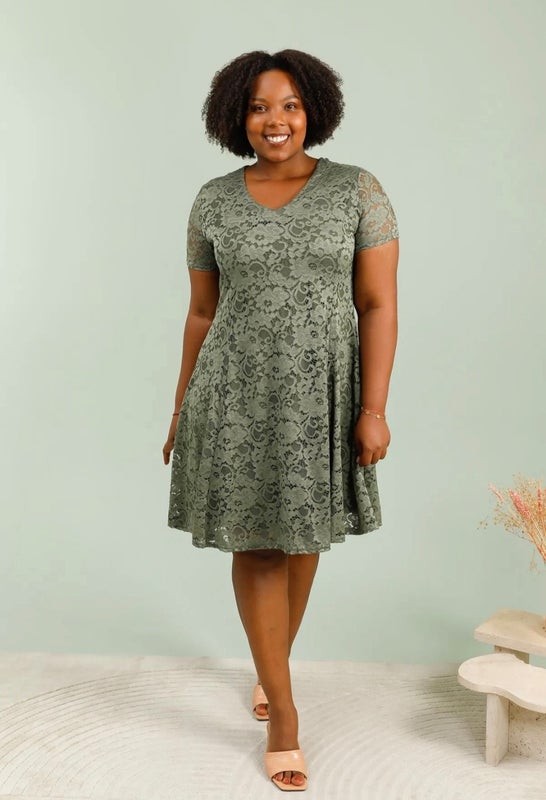 Vetistyle pitsimekko eri v&auml;reiss&auml;