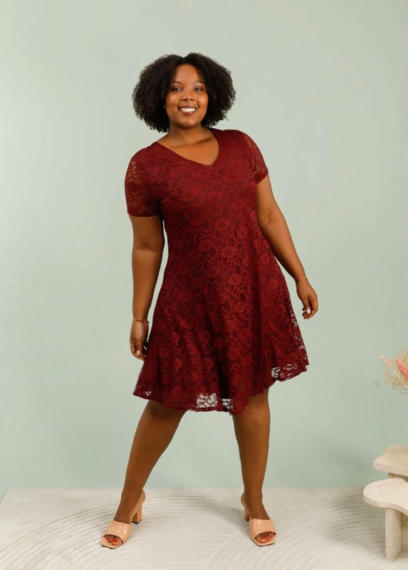 Vetistyle pitsimekko eri v&auml;reiss&auml;