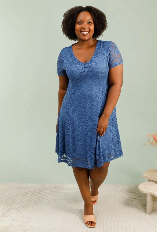 Vetistyle pitsimekko eri v&auml;reiss&auml;