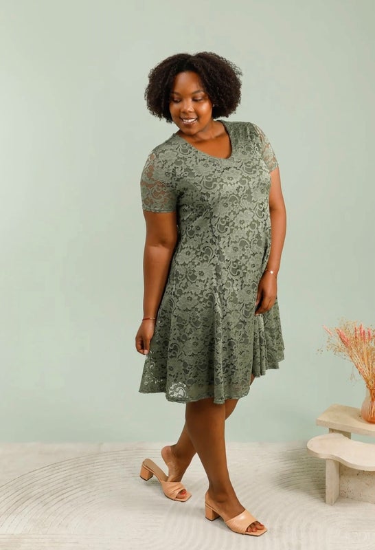 Vetistyle pitsimekko eri v&auml;reiss&auml;