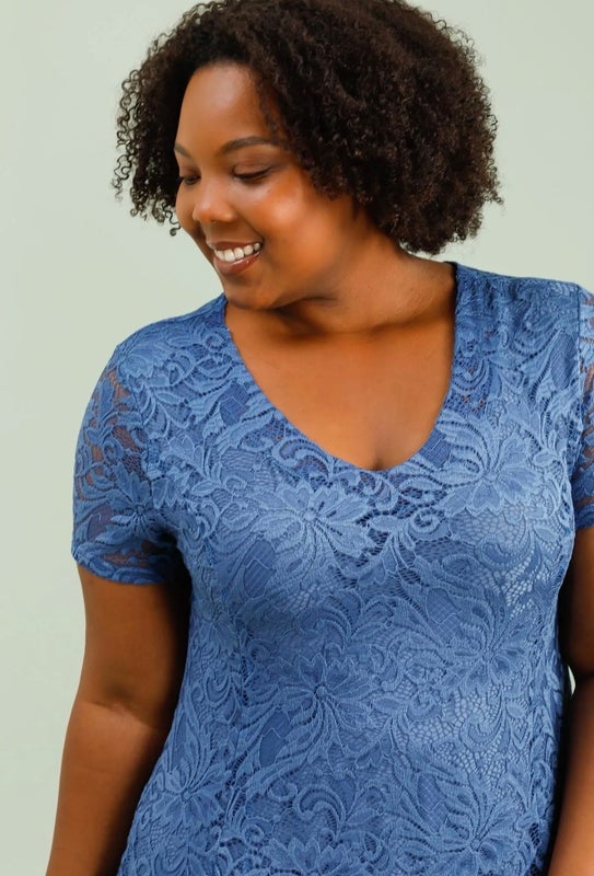 Vetistyle pitsimekko eri v&auml;reiss&auml;