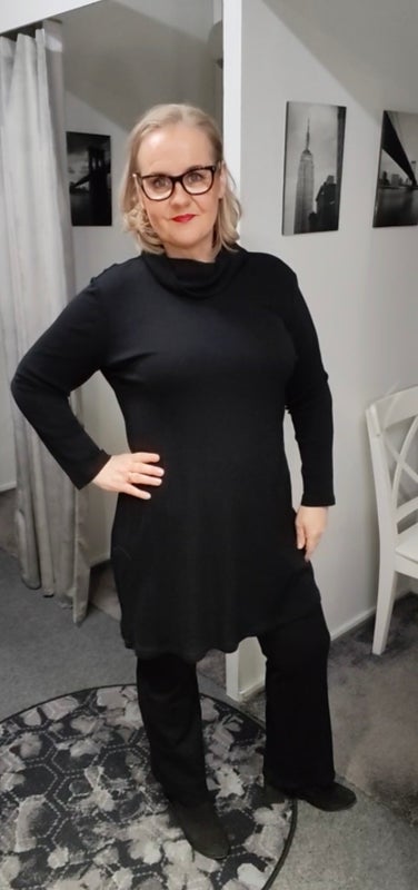 Niccolei  Merinovilla poolo tunikamekko musta